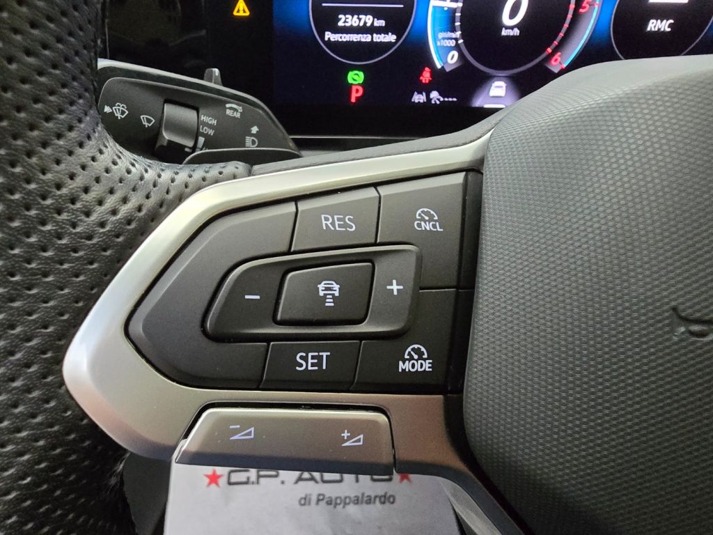 VOLKSWAGEN Tiguan 2.0 TDI 150 CV DSG R-Line - 13