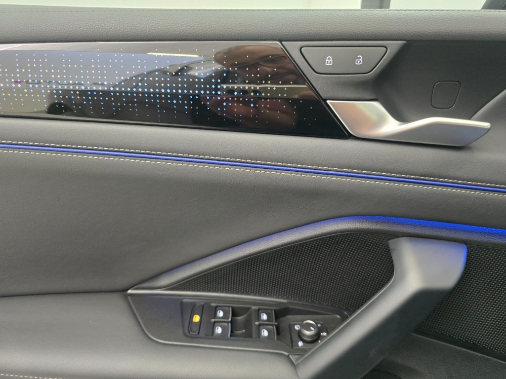 VOLKSWAGEN Tiguan 2.0 TDI 150 CV DSG R-Line - 22