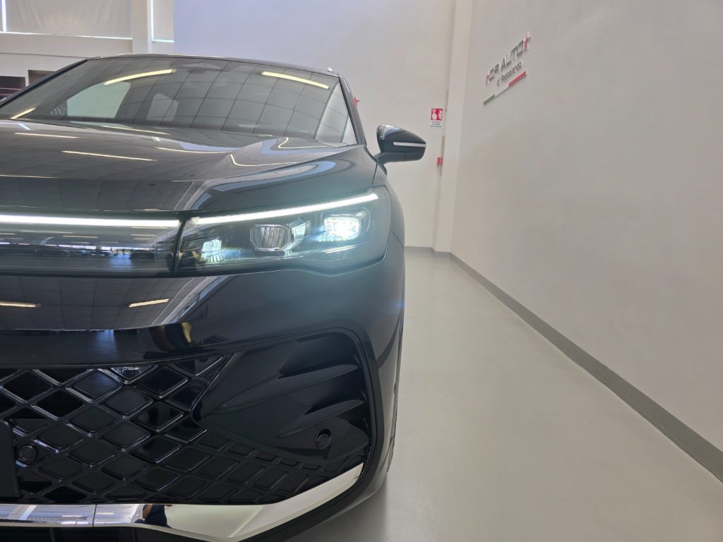 VOLKSWAGEN Tiguan 2.0 TDI 150 CV DSG R-Line - 26