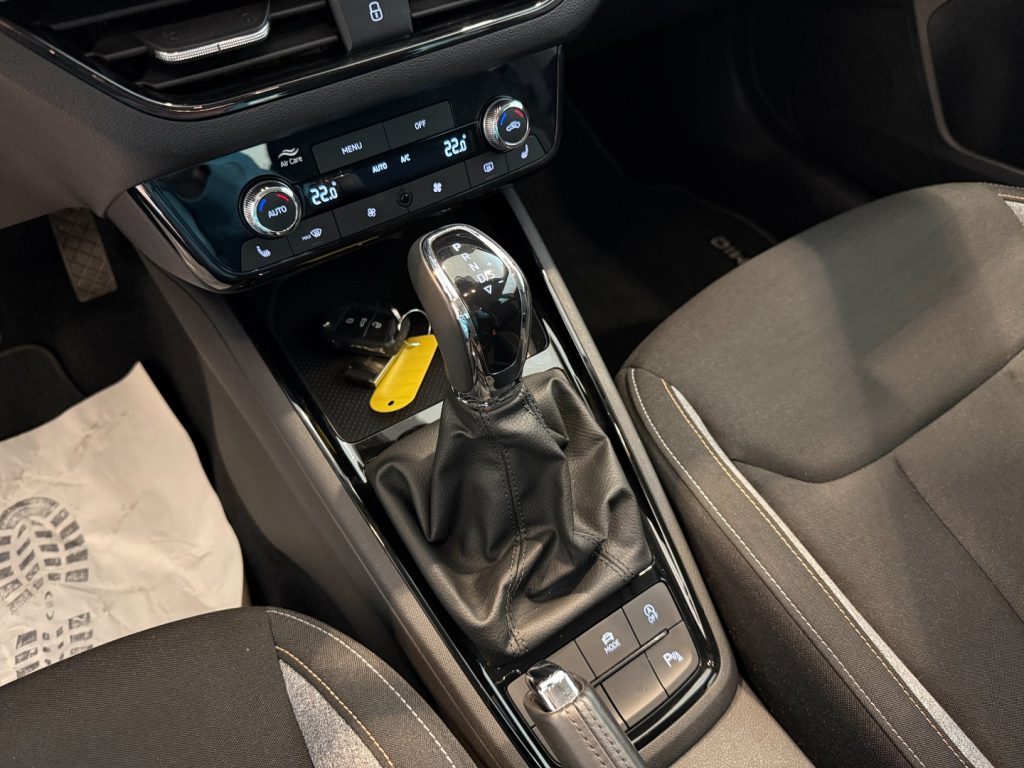 SKODA Kamiq 1.0 TSI DSG Black Dots Camera LED DAB+ Keyless - 17