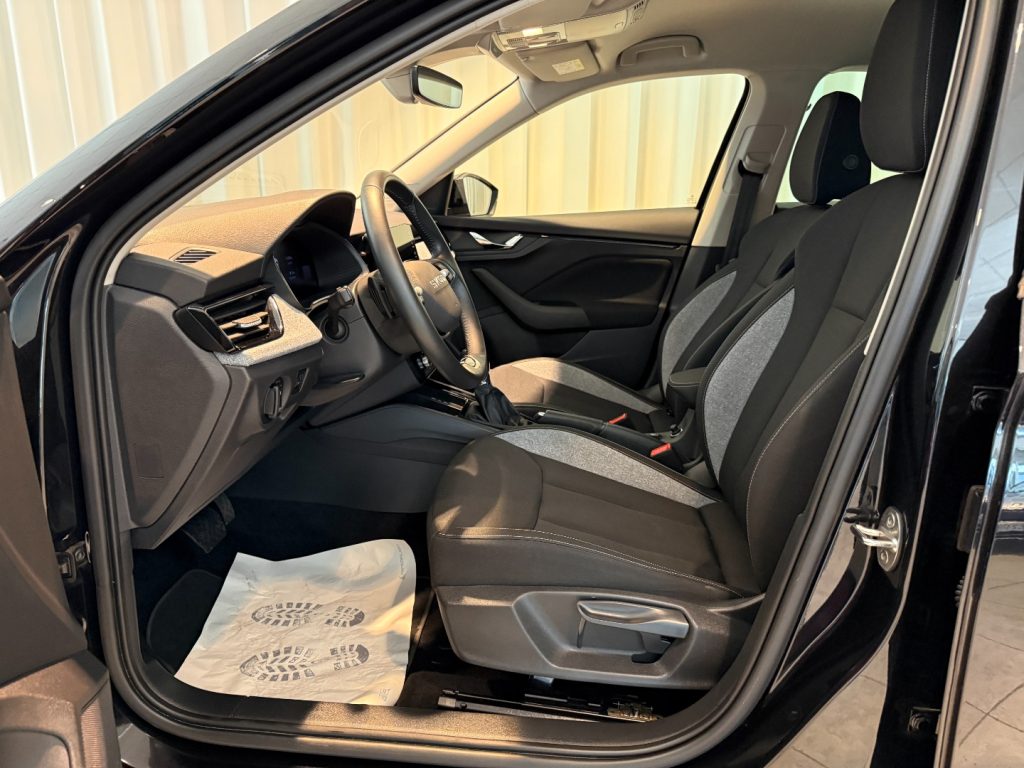 SKODA Kamiq 1.0 TSI DSG Black Dots Camera LED DAB+ Keyless - 4