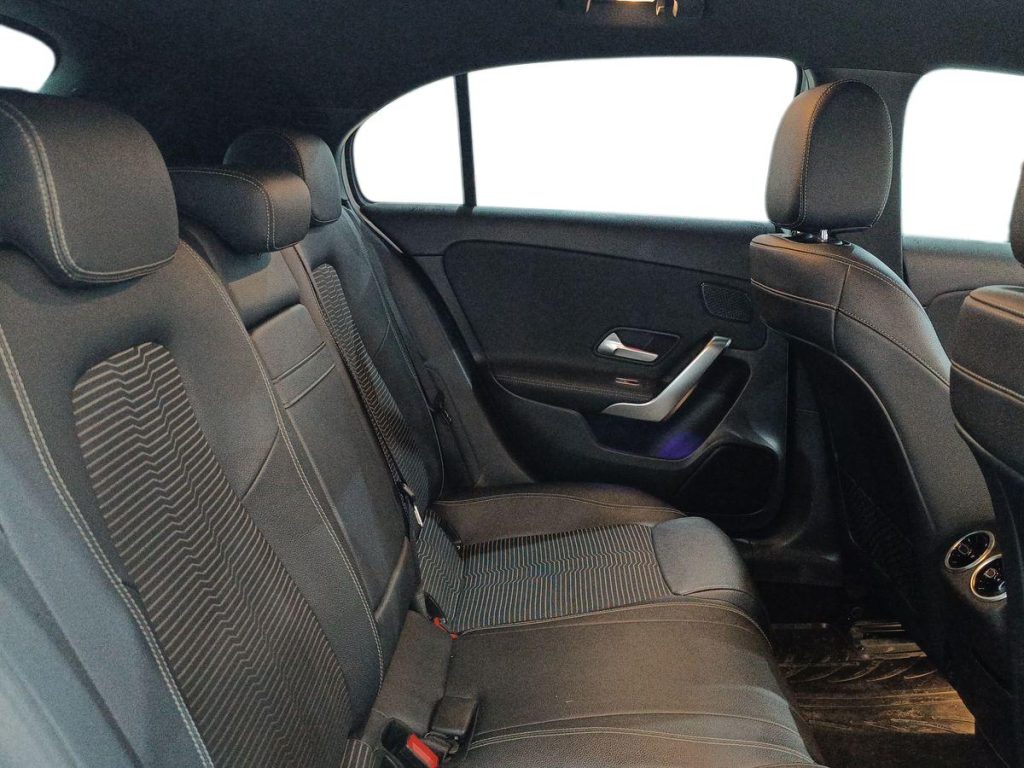 MERCEDES-BENZ A 180 d Automatic Sport - 11