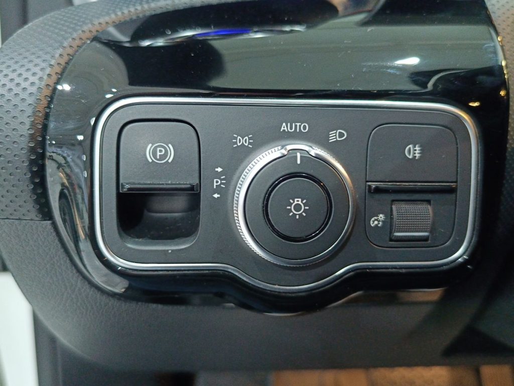 MERCEDES-BENZ A 180 d Automatic Sport - 20