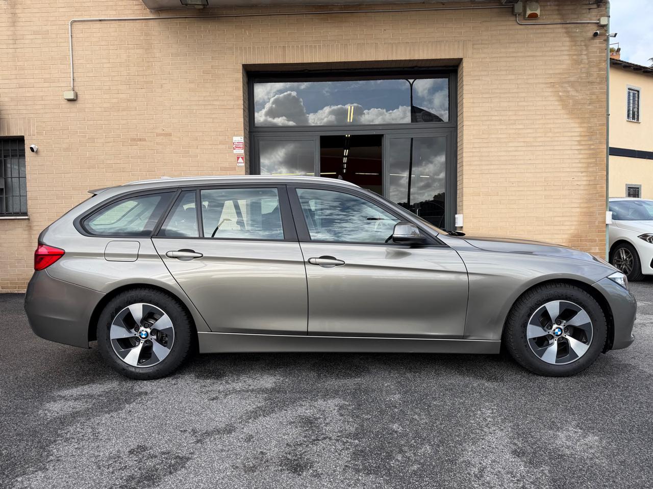 BMW 320 d Efficient Dynamics Touring Business Advantage - 16
