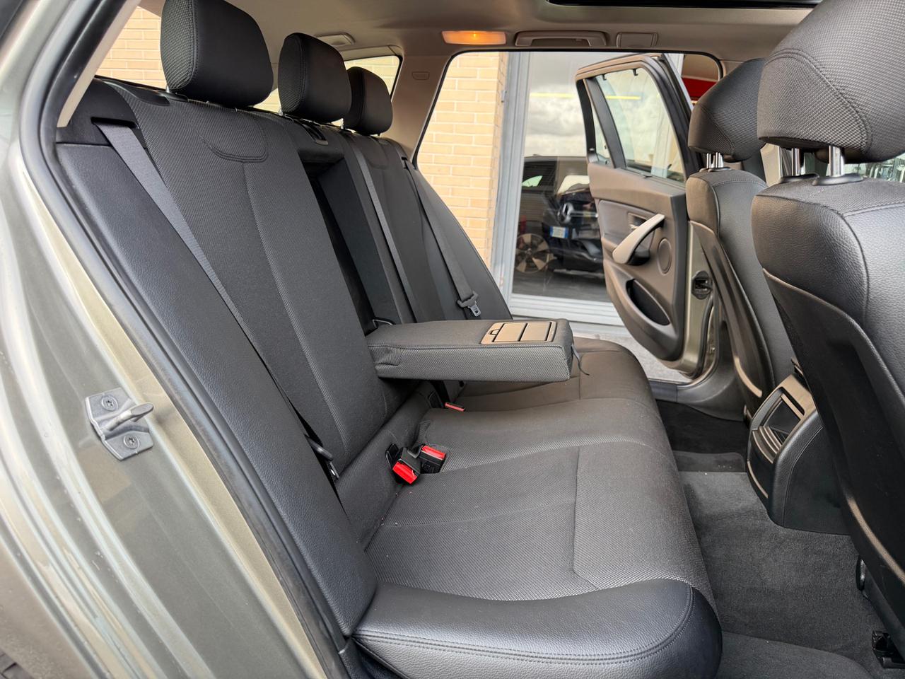 BMW 320 d Efficient Dynamics Touring Business Advantage - 10