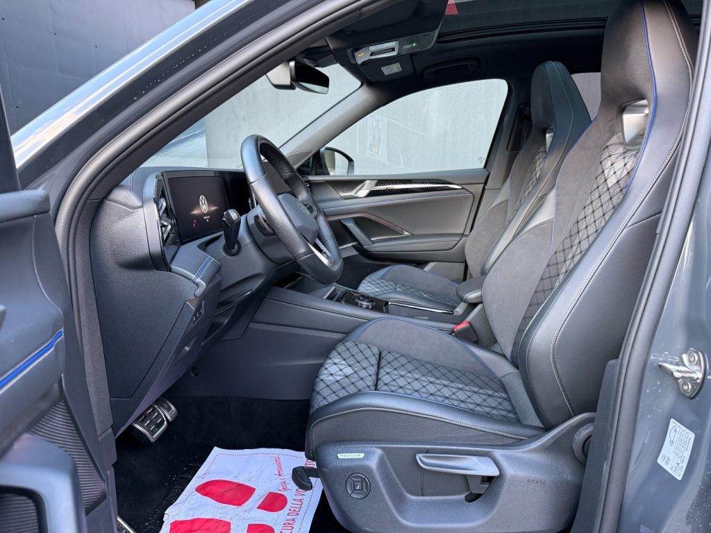 VOLKSWAGEN Tiguan 2.0 TDI DSG 4MOTION R-Line GANCIO Matrix DCC Pano - 4