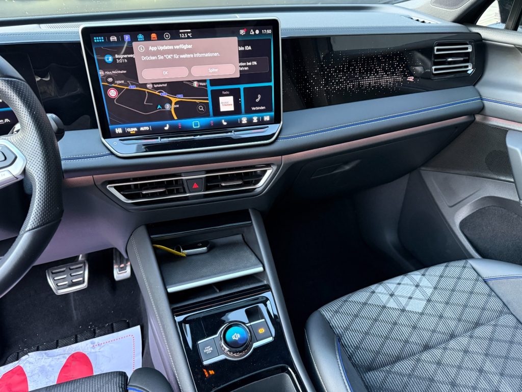 VOLKSWAGEN Tiguan 2.0 TDI DSG 4MOTION R-Line GANCIO Matrix DCC Pano - 10