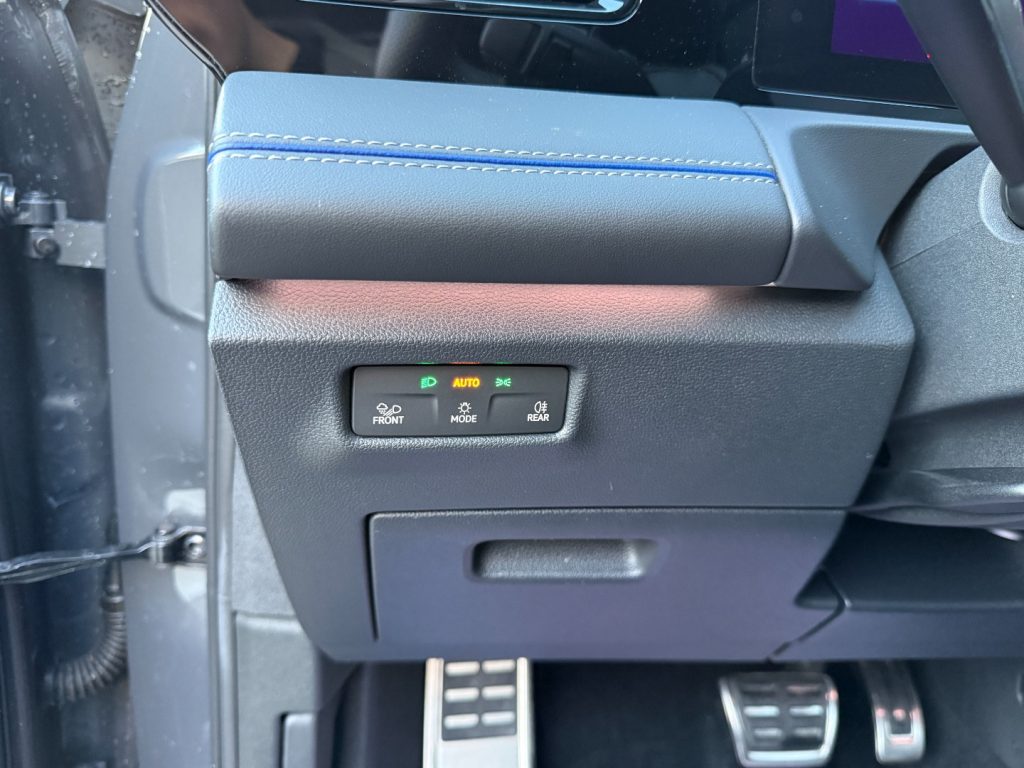 VOLKSWAGEN Tiguan 2.0 TDI DSG 4MOTION R-Line GANCIO Matrix DCC Pano - 11