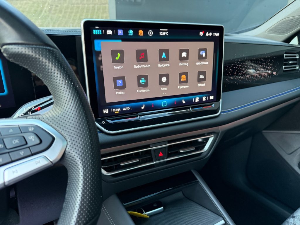 VOLKSWAGEN Tiguan 2.0 TDI DSG 4MOTION R-Line GANCIO Matrix DCC Pano - 14