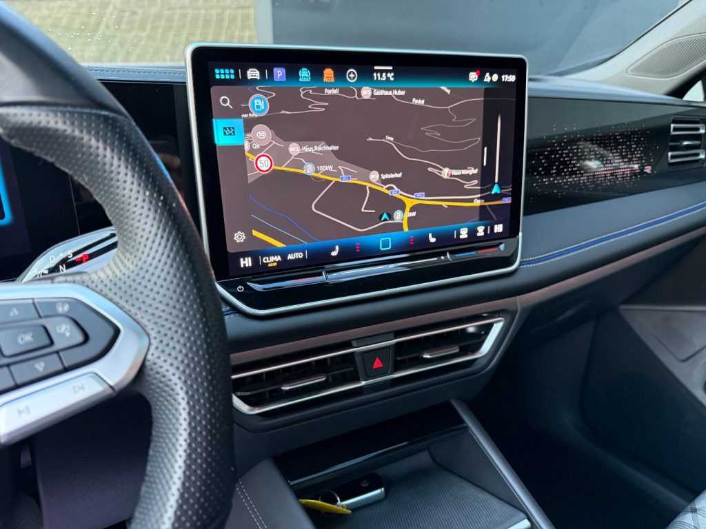 VOLKSWAGEN Tiguan 2.0 TDI DSG 4MOTION R-Line GANCIO Matrix DCC Pano - 15
