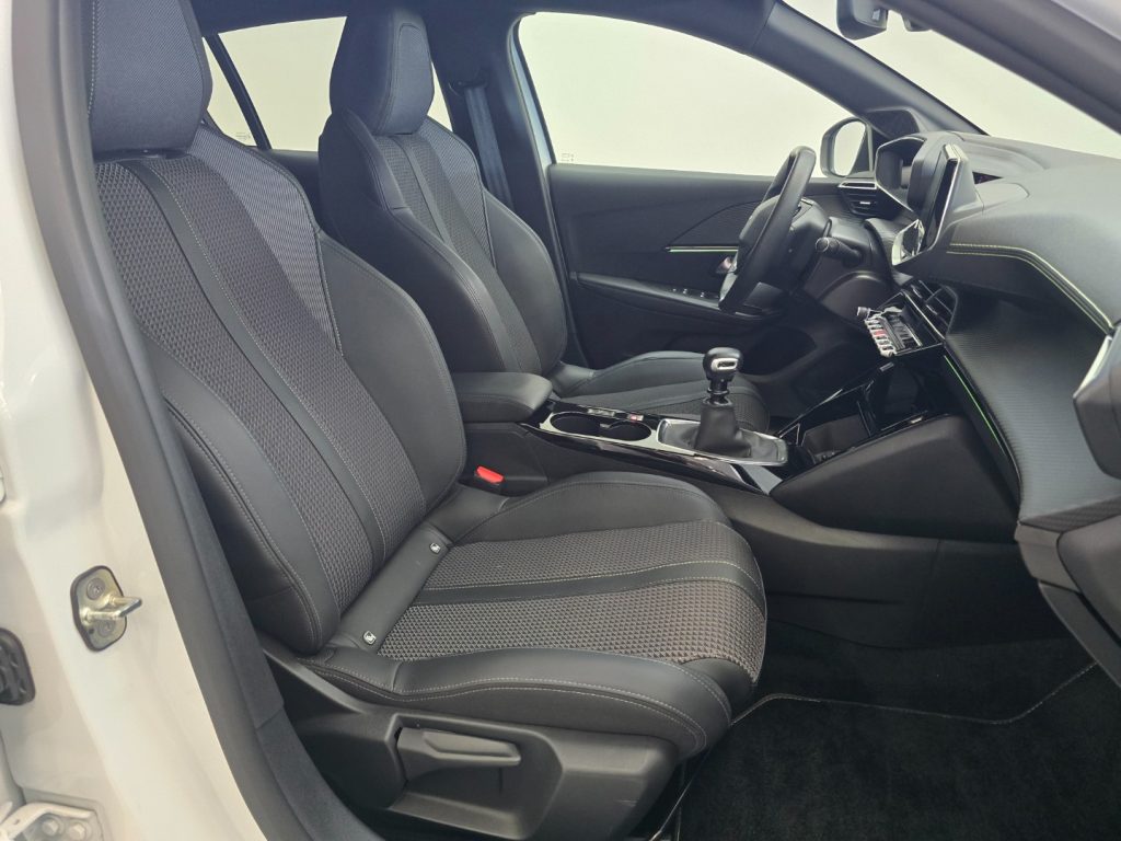 PEUGEOT 208 PureTech 100 5 porte GT line - 26