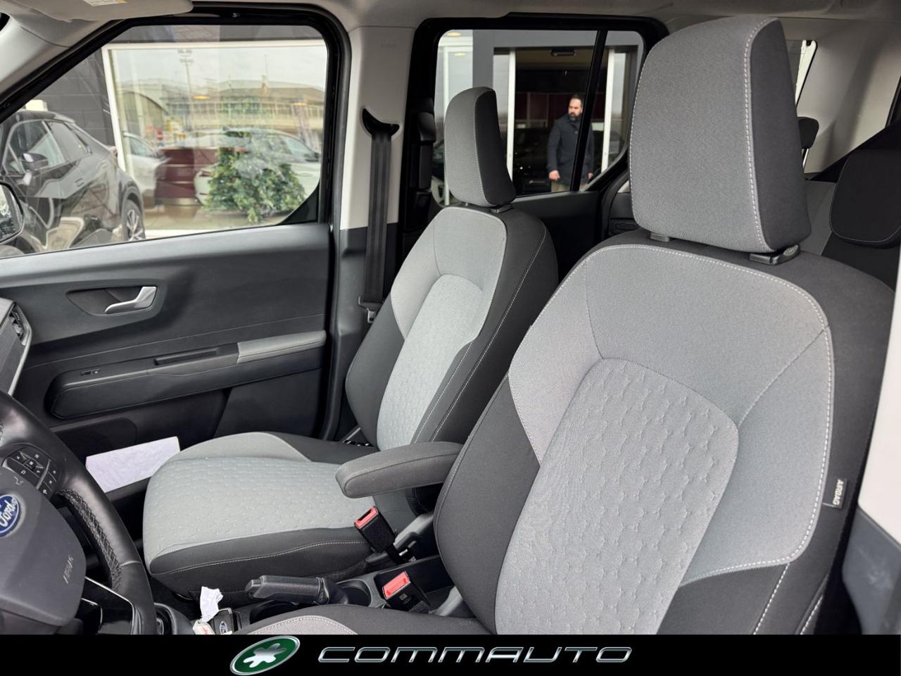 FORD Tourneo Courier 1.0 EcoBoost Powershift Titanium - 25