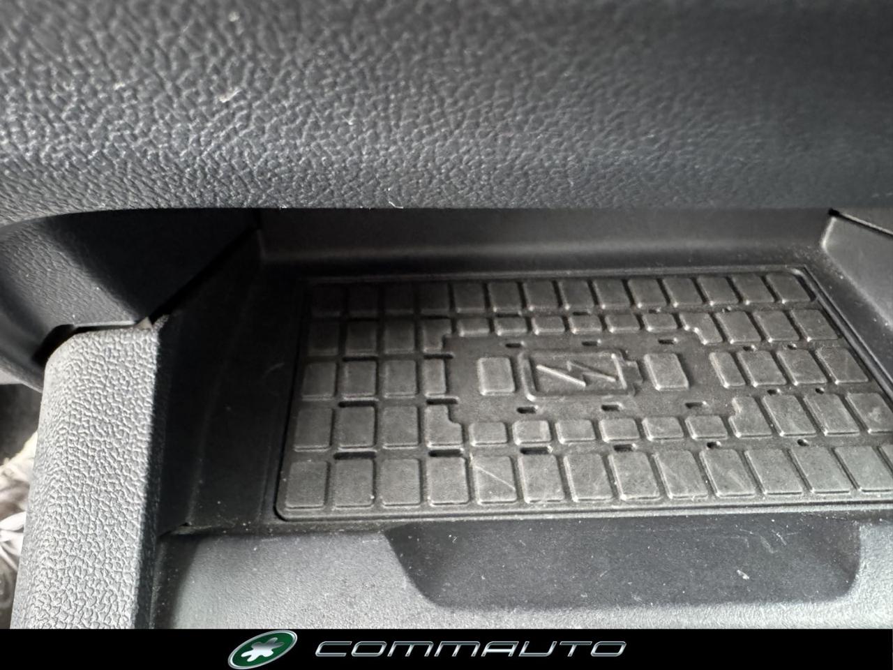 FORD Tourneo Courier 1.0 EcoBoost Powershift Titanium - 22