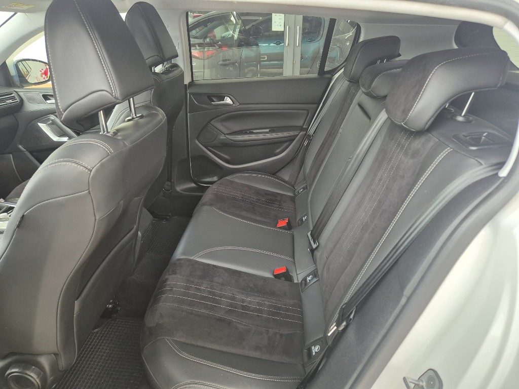 PEUGEOT 308 BlueHDi 120 S&S Allure - 11