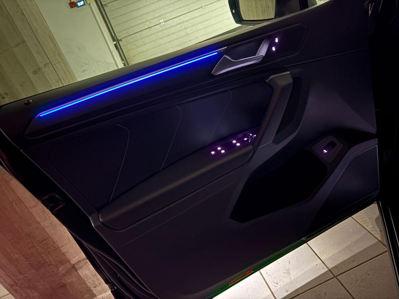 VOLKSWAGEN Tiguan 2.0 TDI 150 CV SCR DSG 4MOTION R-Line - 17