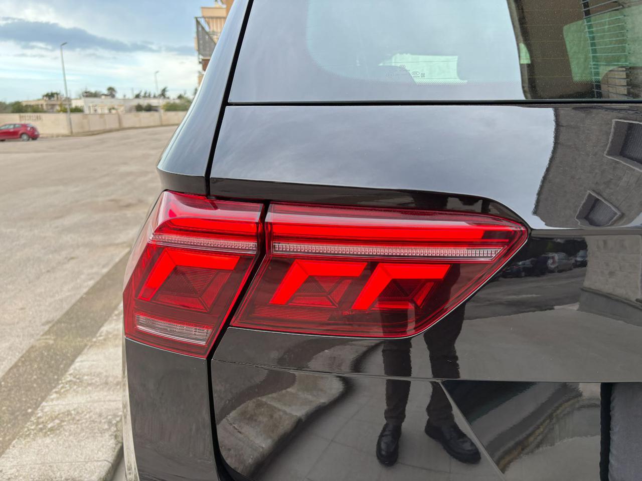 VOLKSWAGEN Tiguan 2.0 TDI 150 CV SCR DSG 4MOTION R-Line - 42