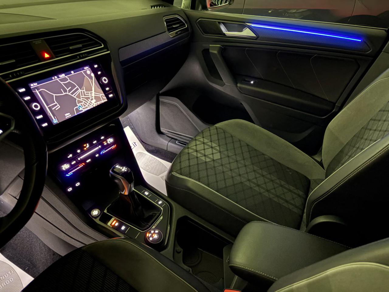 VOLKSWAGEN Tiguan 2.0 TDI 150 CV SCR DSG 4MOTION R-Line - 34