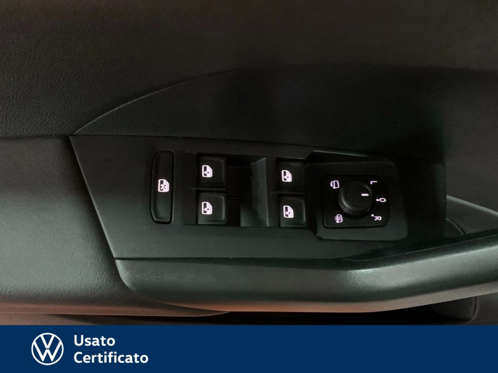 VOLKSWAGEN T-Cross 1.0 tsi sport 95cv - 18