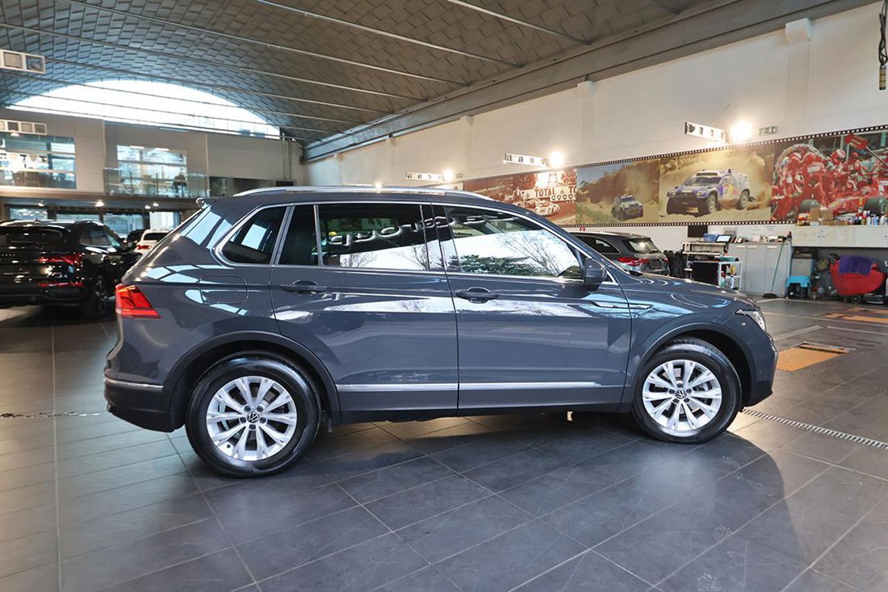 VOLKSWAGEN Tiguan 1.5 TSI ACT Life - 9