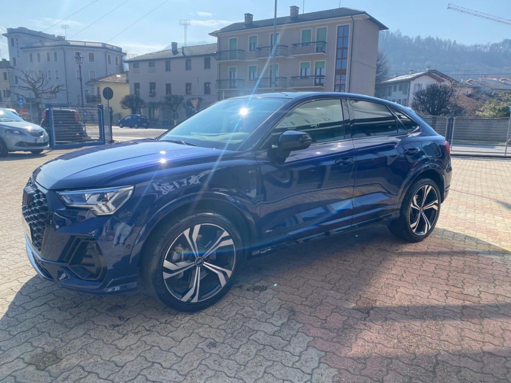 AUDI Q3 SPB 40 TDI  quattro Black line TETTO PANORAMA APRI - 2