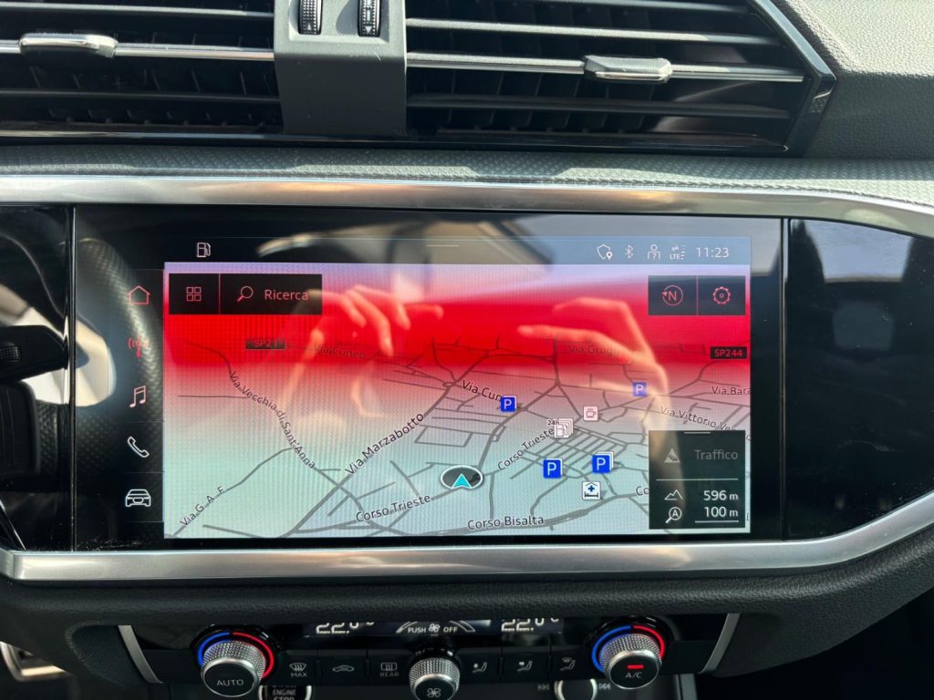 AUDI Q3 SPB 40TDI Quattro Black line TETTO PANORAMA APRI - 15