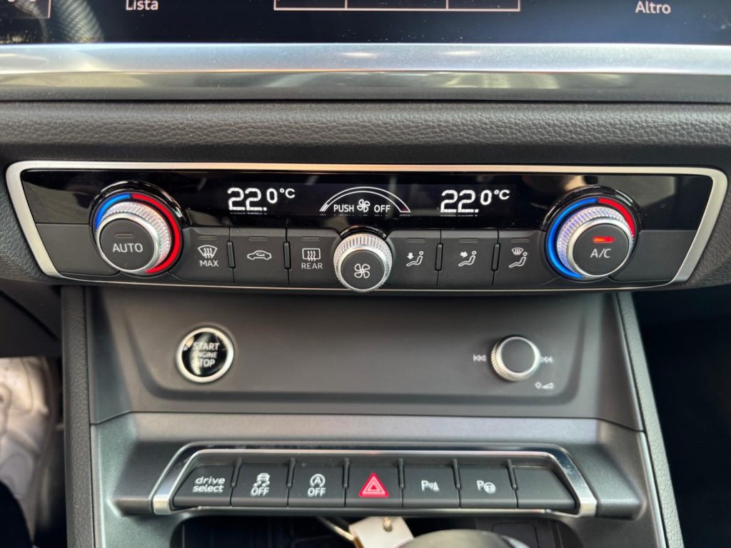 AUDI Q3 SPB 40TDI Quattro Black line TETTO PANORAMA APRI - 23