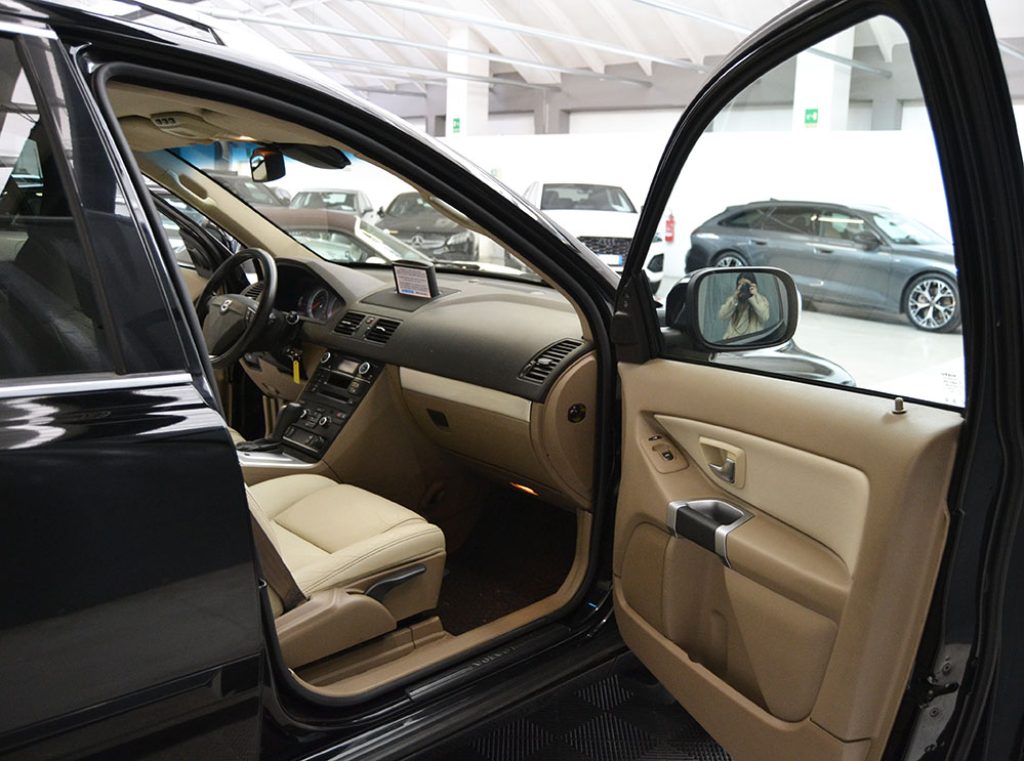 VOLVO XC90 D5 AWD Geartronic 7 Posti Pelle Beige - 5