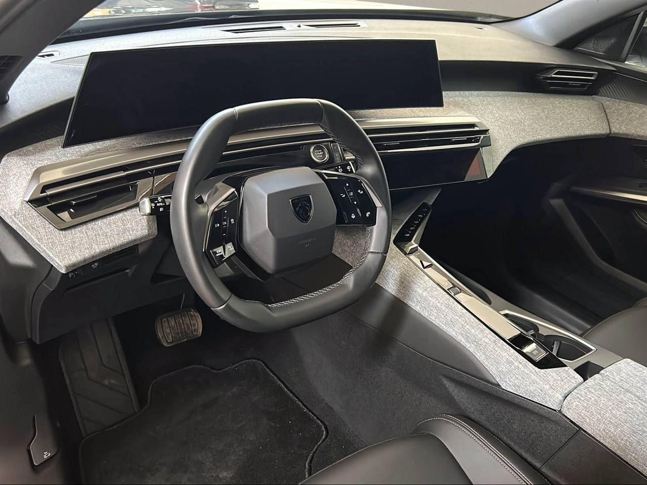 PEUGEOT 5008 Hybrid 145 e-DCS6 Allure - 17