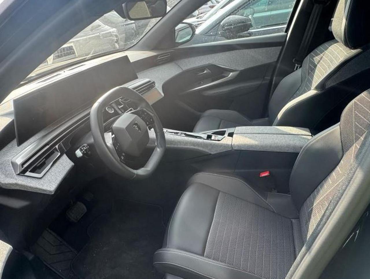 PEUGEOT 5008 Hybrid 145 e-DCS6 Allure - 6