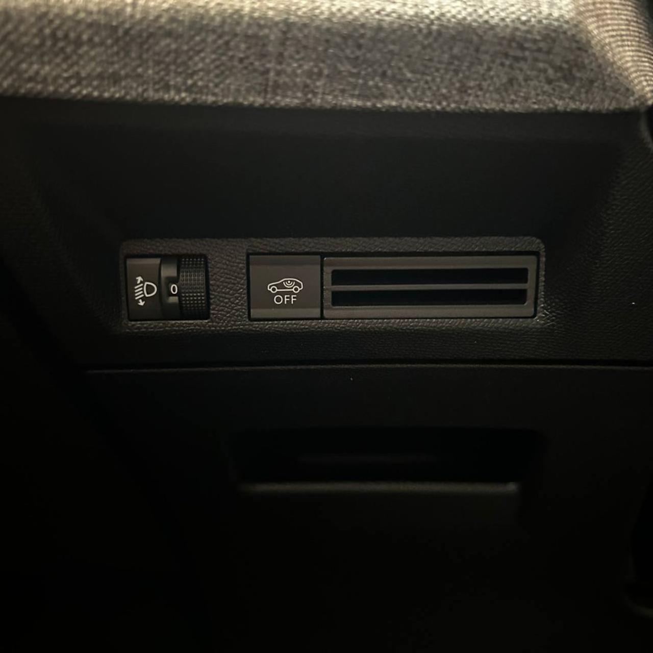 PEUGEOT 5008 Hybrid 145 e-DCS6 Allure - 29