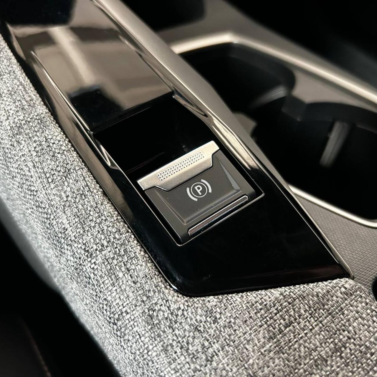 PEUGEOT 5008 Hybrid 145 e-DCS6 Allure - 25