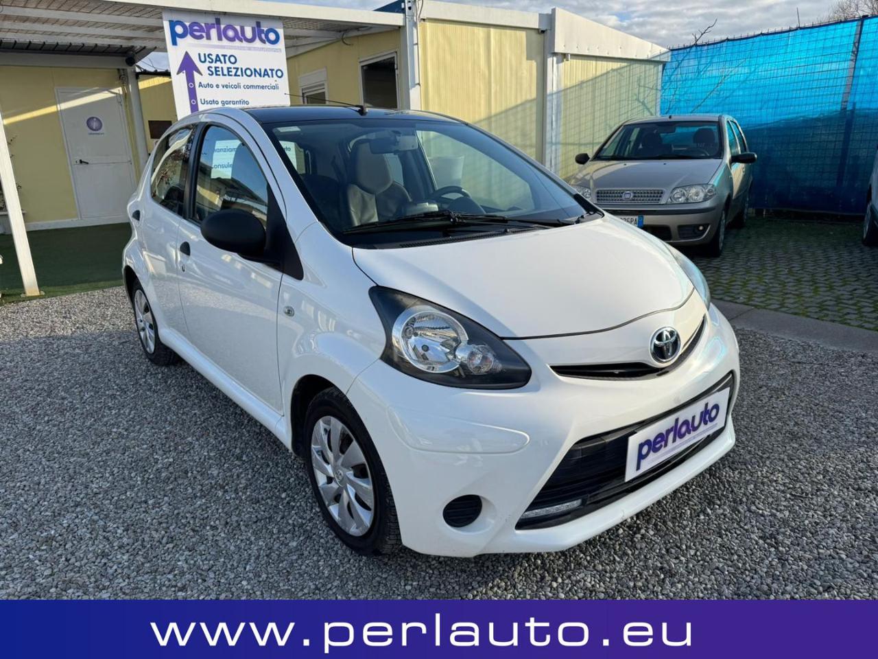 TOYOTA Aygo 1.0 12V VVT-i 5 porte Cool Soda Connect - 2