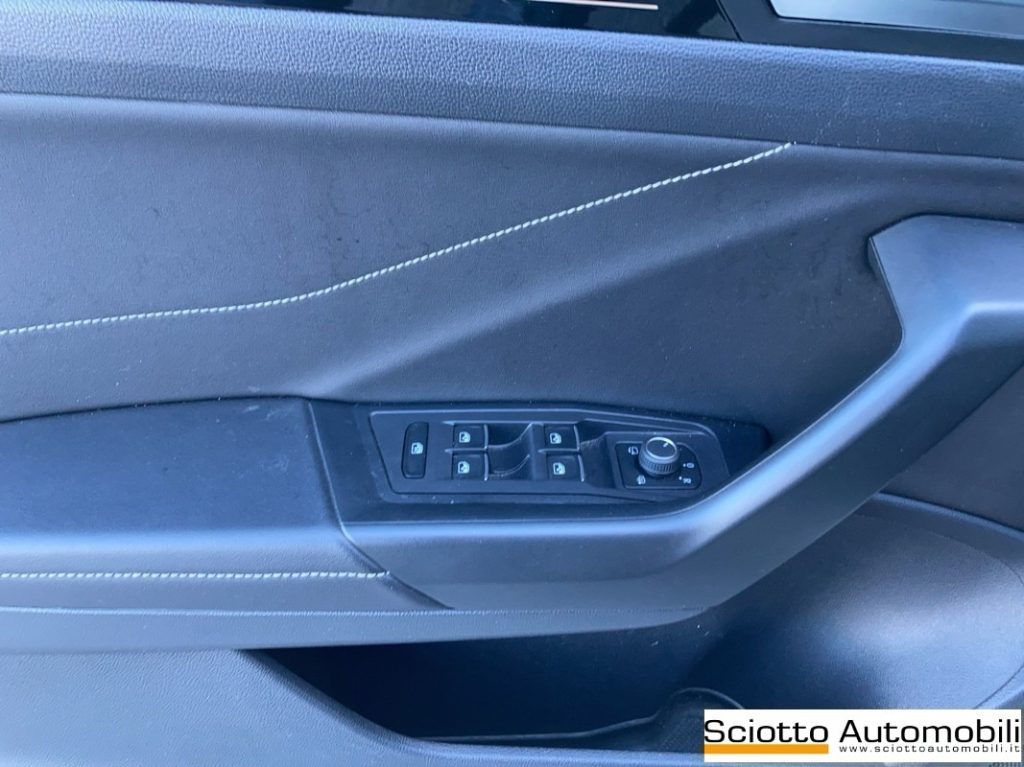 VOLKSWAGEN T-Roc 2.0 TDI SCR R-Line - 12