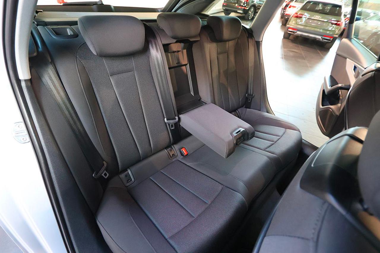 AUDI A4 40 TDI Avant Quattro S-Tronic Business Advanced - 19