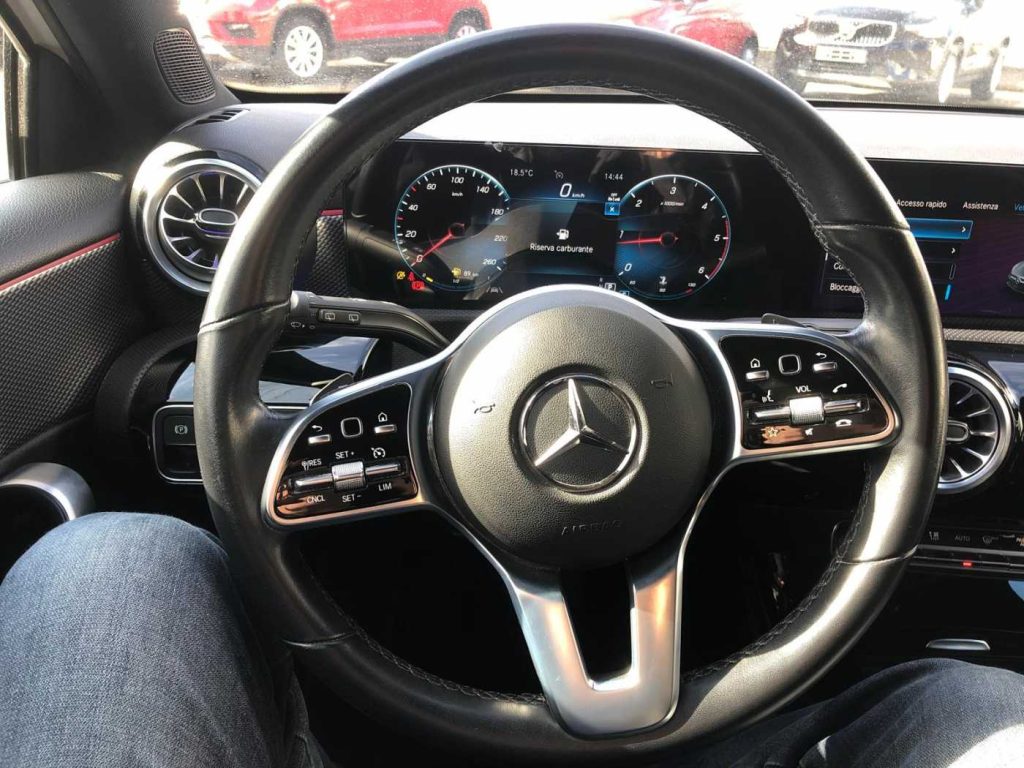 MERCEDES-BENZ A 180 d Automatic Sport - 11