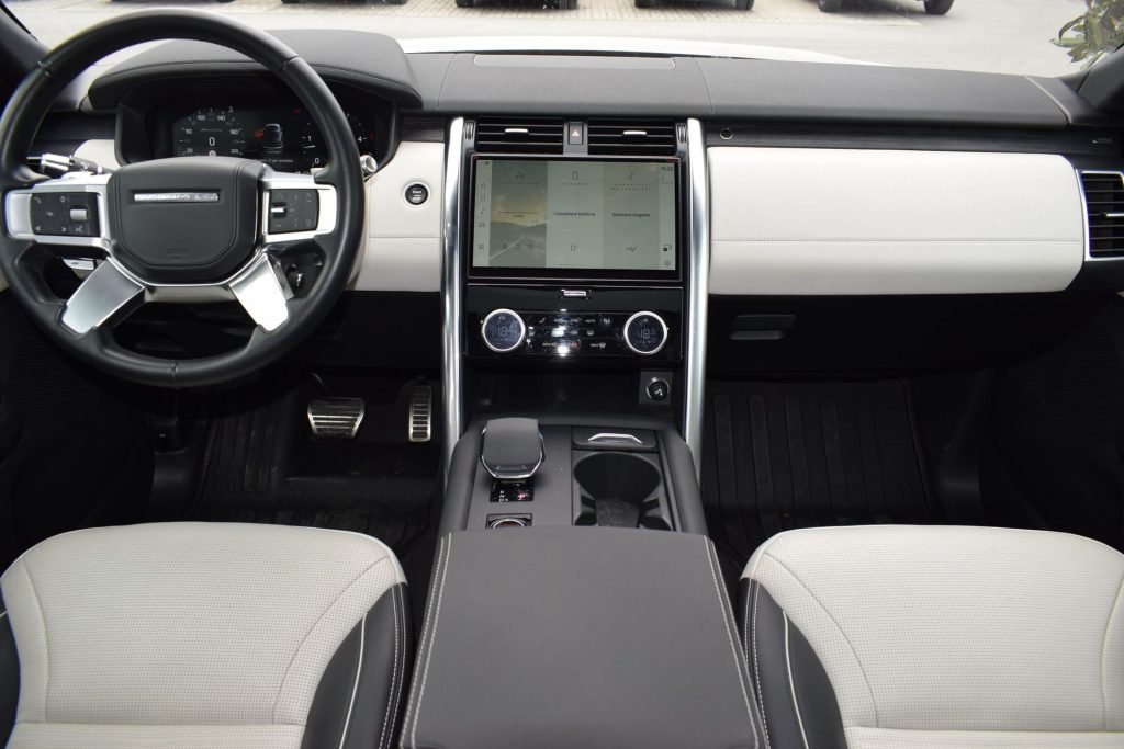 LAND ROVER Discovery 3.0 D I6 249PS R-Dynamic SE AWD auto. - 9