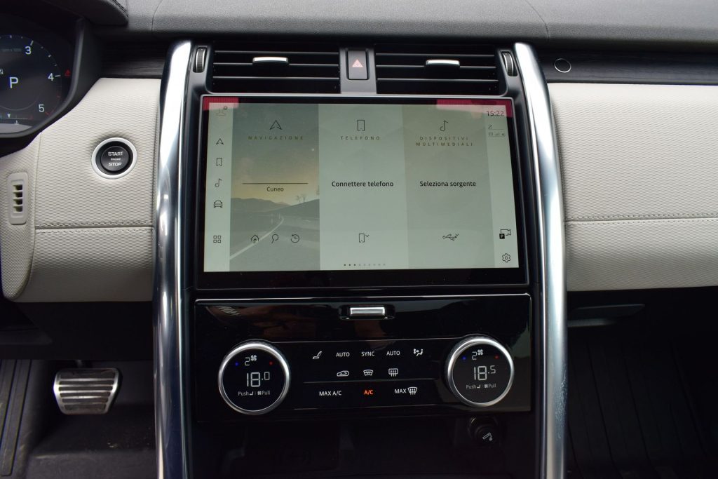 LAND ROVER Discovery 3.0 D I6 249PS R-Dynamic SE AWD auto. - 11