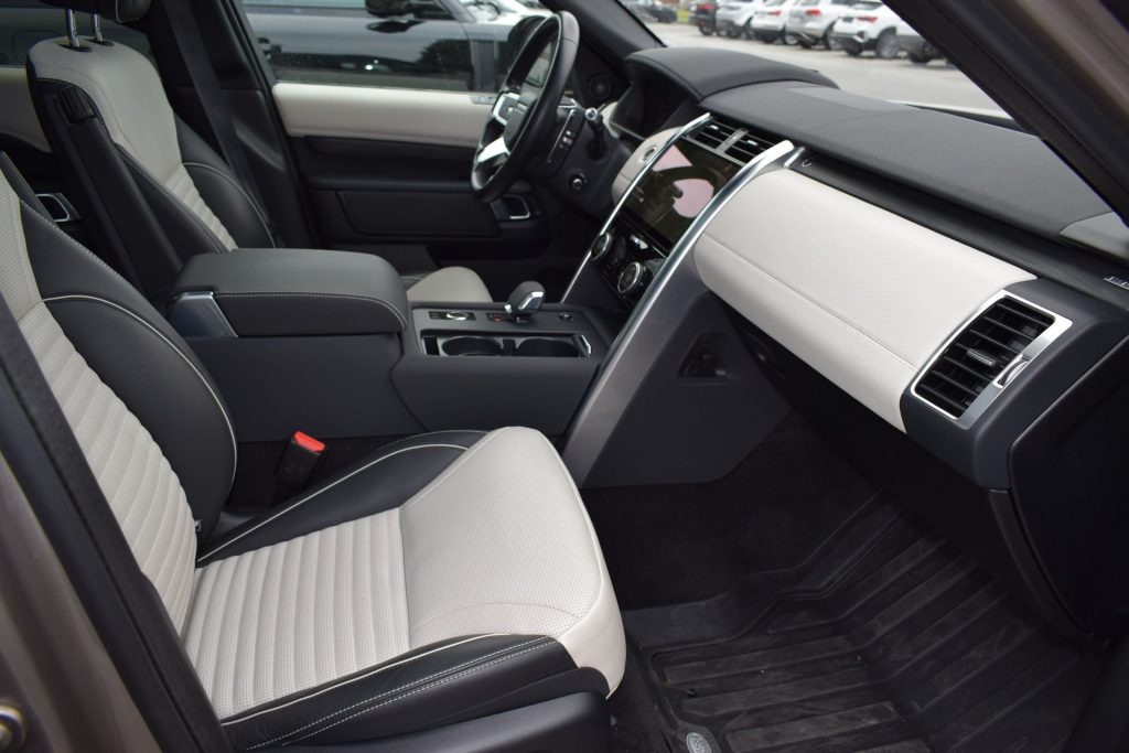 LAND ROVER Discovery 3.0 D I6 249PS R-Dynamic SE AWD auto. - 16