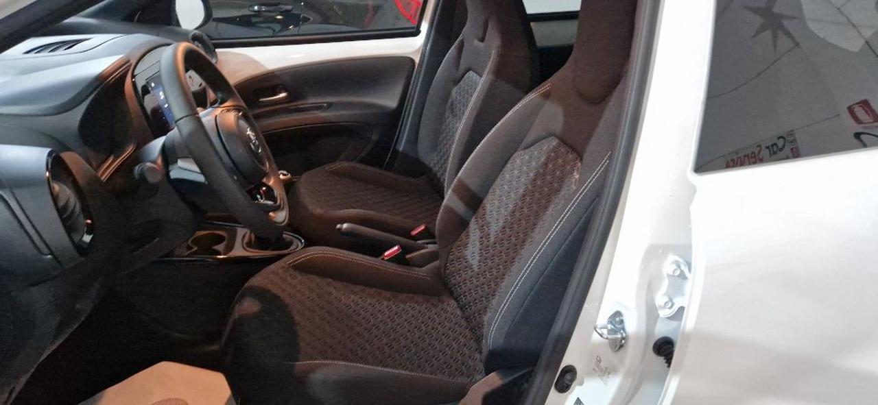 TOYOTA Aygo X 1.0 VVT-i 72 CV 5 porte Trend km.0 - 5
