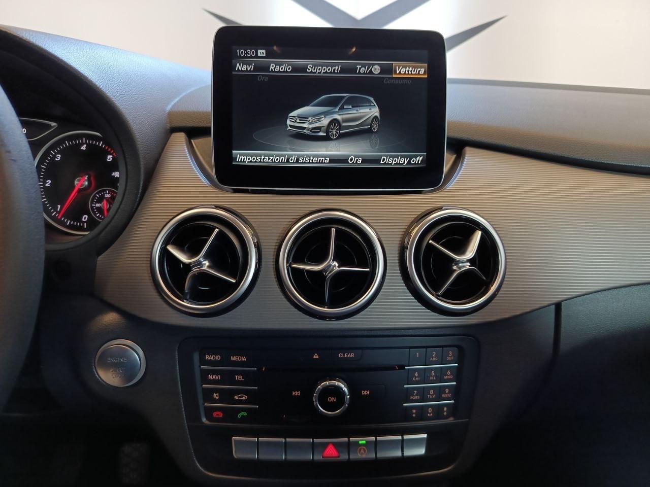 MERCEDES-BENZ B 200 d Sport - 13