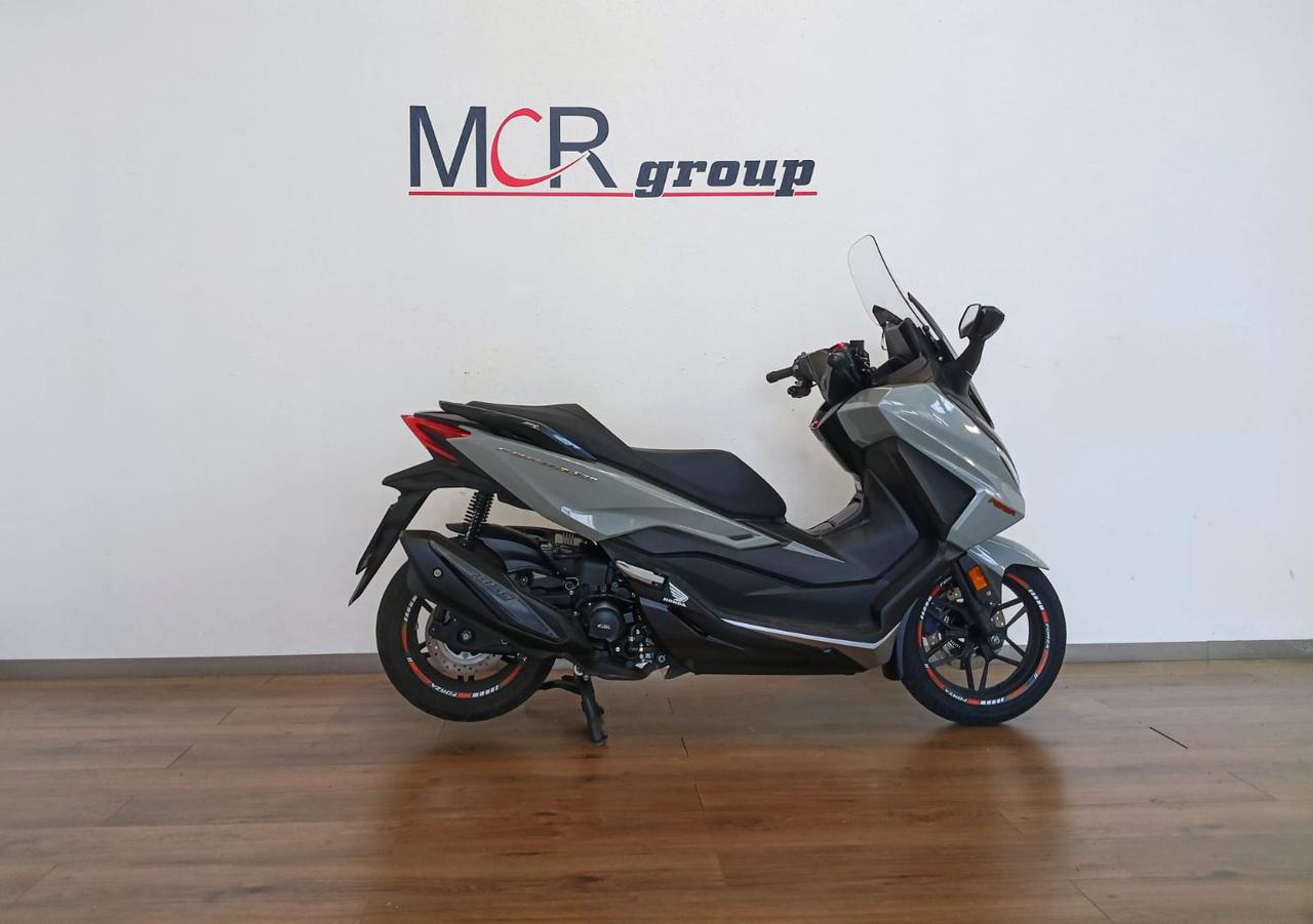 HONDA Forza 350 . - 4