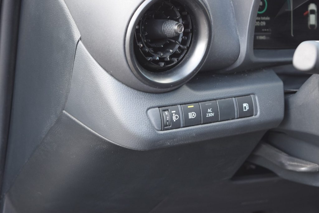 TOYOTA C-HR 2.0 PHEV Trend 151CV - 11