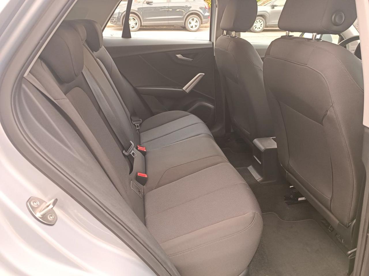 AUDI Q2 1.6 TDI Business - 12