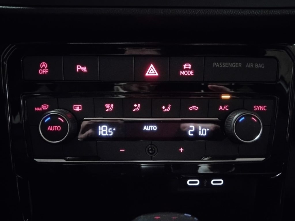 VOLKSWAGEN T-Cross 1.5 TSI DSG Style R-LINE VIDEO - 24