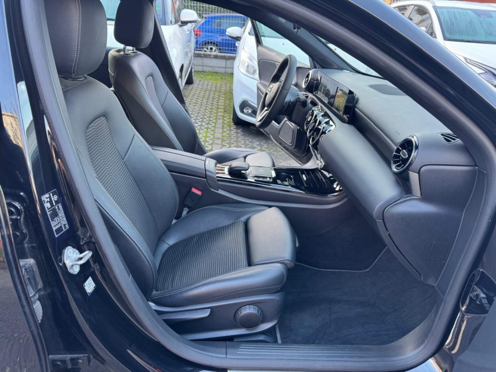 MERCEDES-BENZ A 180 D AUTOMATICA SPORT - 17