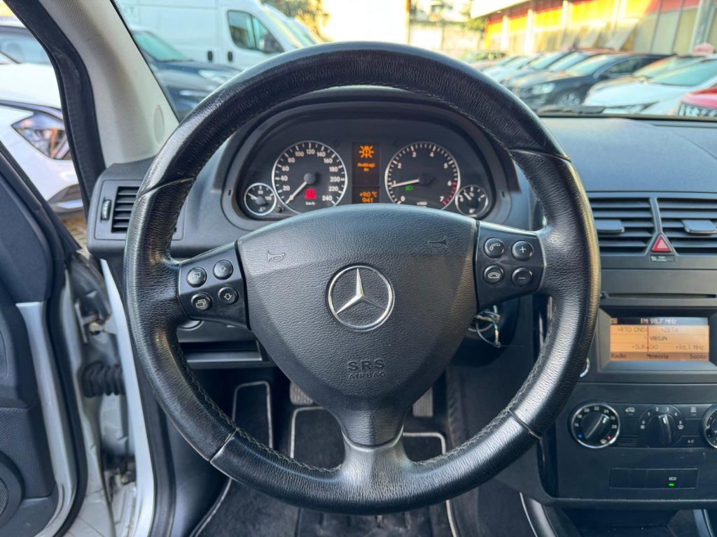 MERCEDES-BENZ A 160 BlueEFFICIENCY - 8