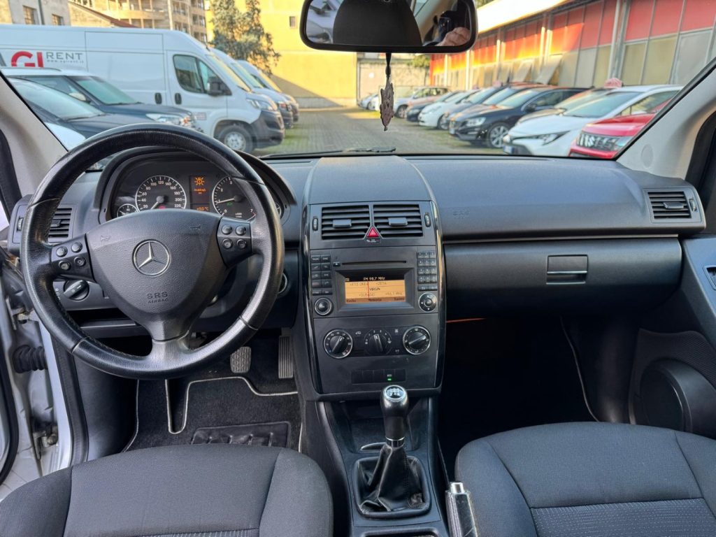 MERCEDES-BENZ A 160 BlueEFFICIENCY - 9