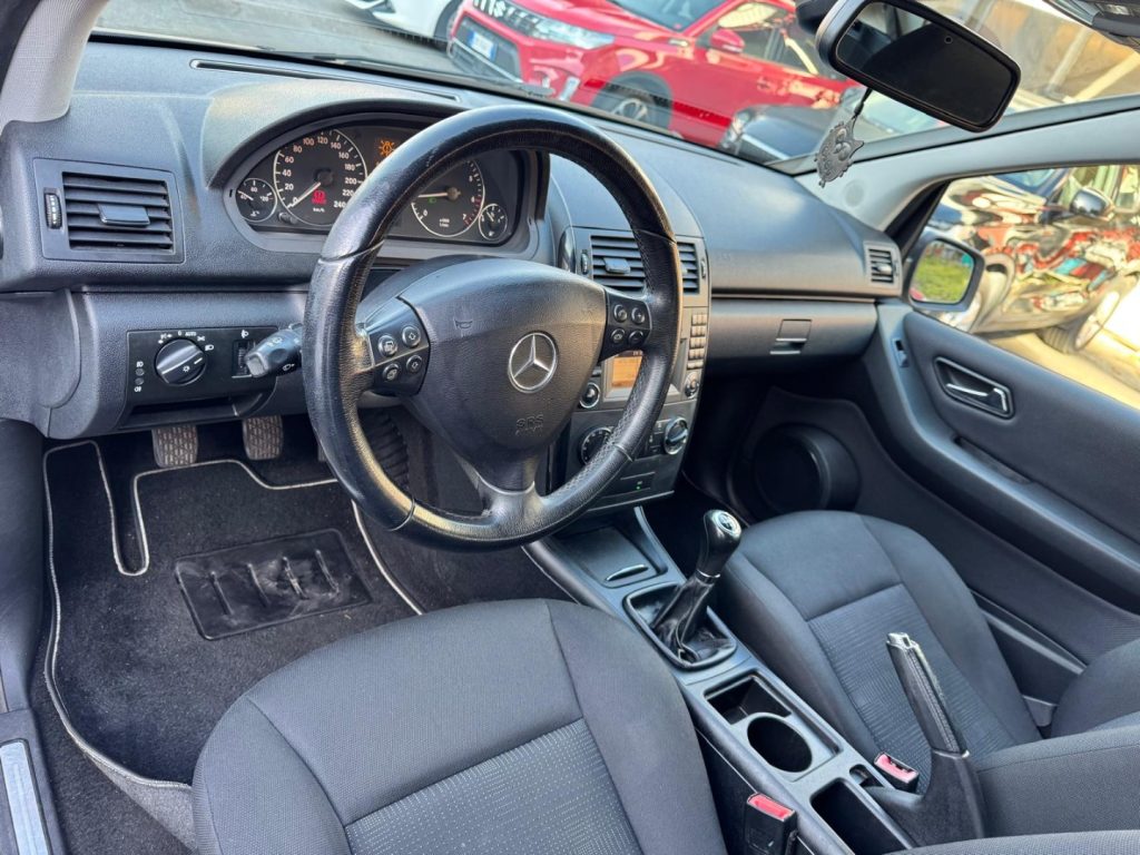 MERCEDES-BENZ A 160 BlueEFFICIENCY - 10