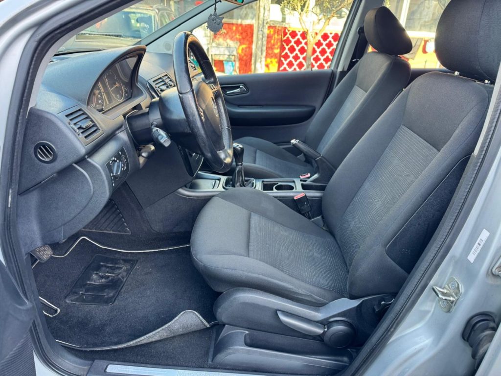 MERCEDES-BENZ A 160 BlueEFFICIENCY - 11