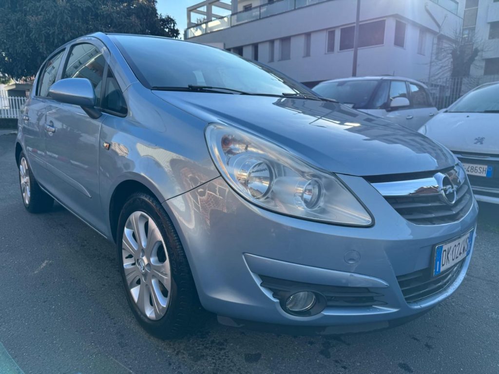 OPEL Corsa 1.4 16V 5 PORTE COSMO - 2